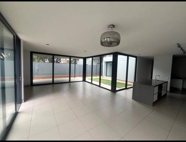 4 BEDROOM TOWNHOUSE FOR SALE IN WATERKLOOF RIDGE